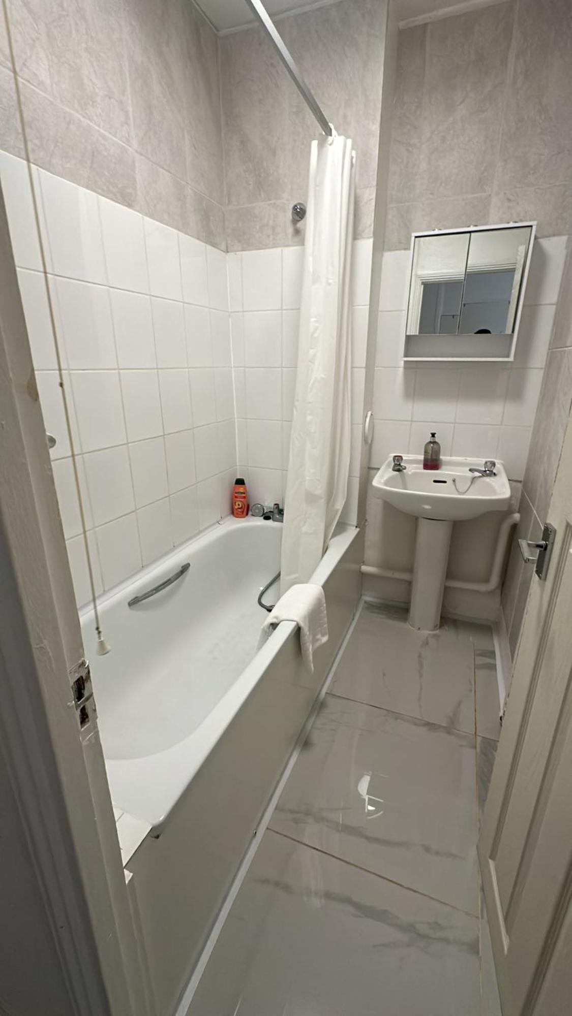 Ground Floor One Bedroom Flat Apartment London